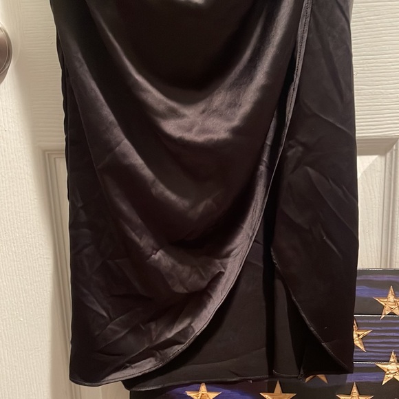 Black silk dress - Picture 3 of 5